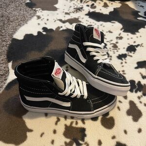 Black & white Big Kid Vans size 3.5